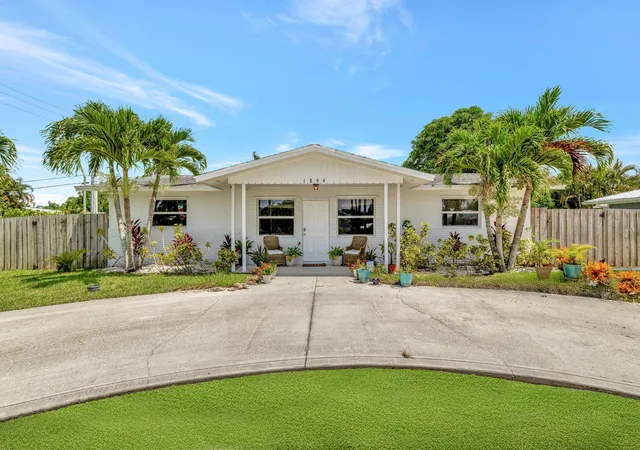 1st image of 1894 Se Lafayette St, Stuart, FL 34997 | MLS# B26039065