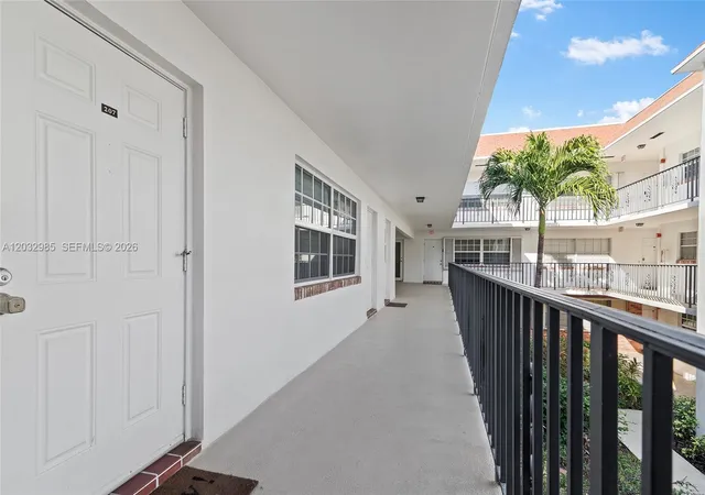 Homes for sale in Fort Lauderdale, FL | 2424 Ne 9th Street, Fort Lauderdale, FL 33304 | Houzeo