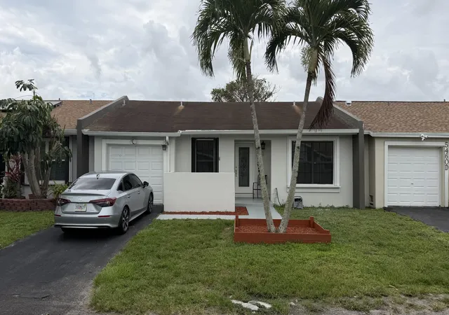 Photo 3 of Sale Pending at 5460 S Lakewood Cir #C, Margate, FL 33063 | MLS# B26039140 | Listing updated on 2026-08-11