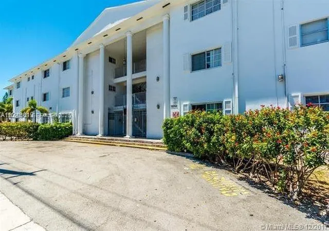 2nd image of 13700 NE 6th Ave, North Miami, FL 33161