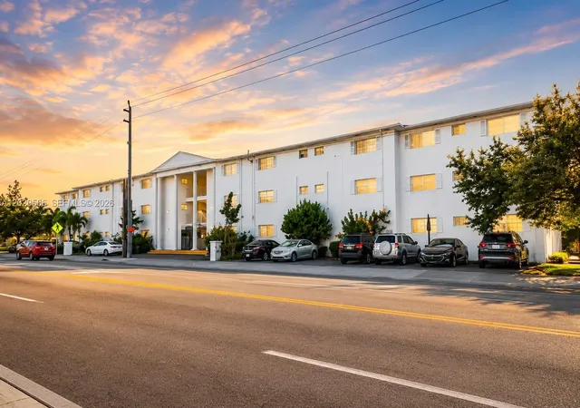 3rd image of 13700 Ne 6Th Ave #106, North Miami, FL 33161 | MLS# A12020506