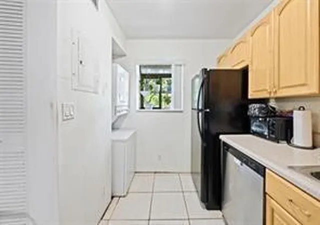 2nd image of 504 Gardens Dr #203, Pompano Beach, FL 33069 | MLS# B26039192