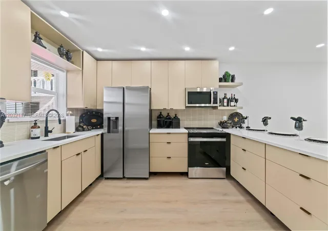 1st image of 4812 Ne 23rd Ave #3, Fort Lauderdale, FL 33308 | MLS# A12032117