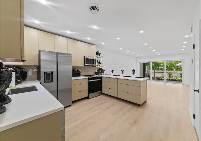 2nd image of 4812 Ne 23rd Ave #3, Fort Lauderdale, FL 33308 | MLS# A12032117