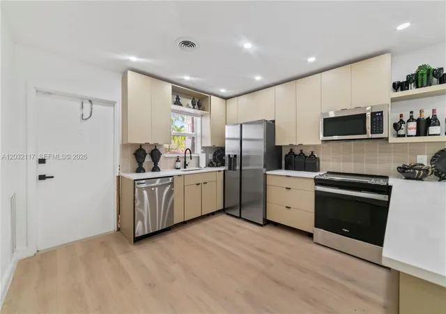 3rd image of 4812 Ne 23Rd Ave #3, Fort Lauderdale, FL 33308 | MLS# A12032117