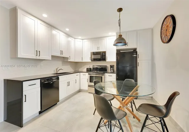 Homes for sale in Pompano Beach, FL | 221 Se 9th Ave #102, Pompano Beach, FL 33060 | MLS# A12033654