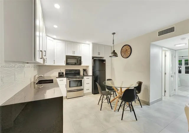 Homes for sale in Pompano Beach, FL | 221 Se 9Th Ave #102, Pompano Beach, FL 33060 | MLS# A12033654
