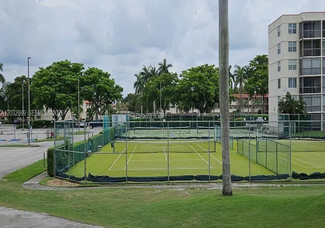 4th image of 9823 S Hollybrook Lake Dr #310, Pembroke Pines, FL 33025 | MLS# A12032899