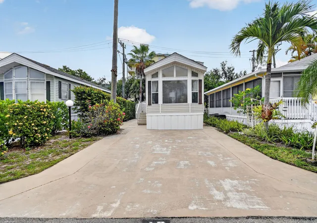 Photo 2 of Manufactured home for sale at 900 Juno Ocean Walk #2, Juno Beach, FL 33408 | MLS# B26039347 | Listing updated on 2026-10-01