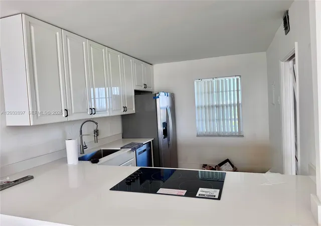 2nd image of 575 Oaks Ln #1008, Pompano Beach, FL 33069 | MLS# A12032897