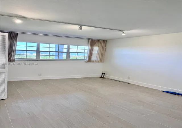 4th image of 575 Oaks Ln #1008, Pompano Beach, FL 33069 | MLS# A12032897