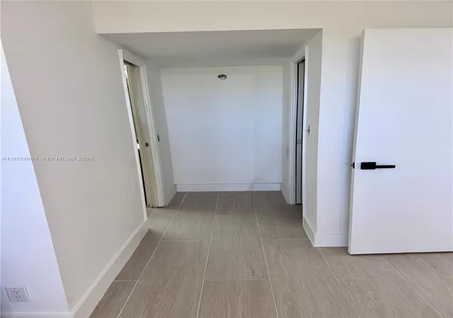 5th image of 575 Oaks Ln #1008, Pompano Beach, FL 33069 | MLS# A12032897