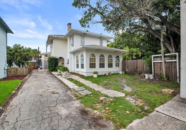 Photo 1 of Single family home for sale at 821 Omar Rd, West Palm Beach, FL 33405 | MLS# B26039405 | Listing updated on 2026-10-01
