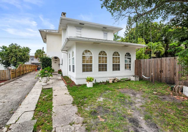 Photo 2 of Single family home for sale at 821 Omar Rd, West Palm Beach, FL 33405 | MLS# B26039405 | Listing updated on 2026-10-01