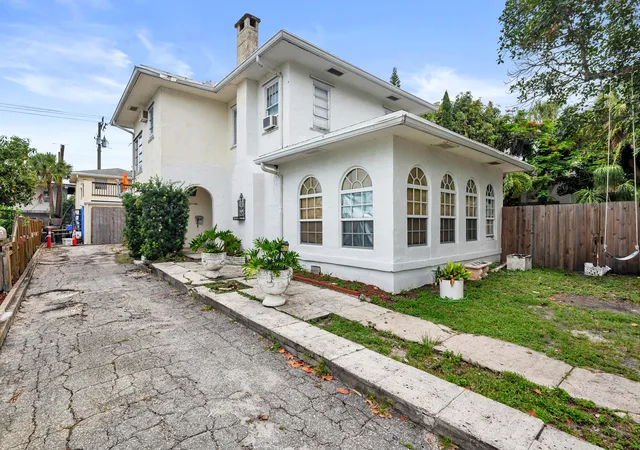 Photo 3 of Single family home for sale at 821 Omar Rd, West Palm Beach, FL 33405 | MLS# B26039405 | Listing updated on 2026-10-01