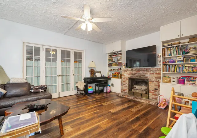 Photo 4 of Single family home for sale at 821 Omar Rd, West Palm Beach, FL 33405 | MLS# B26039405 | Listing updated on 2026-10-01