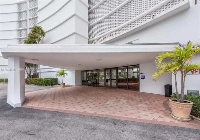 3rd image of 3590 S Ocean Blvd #410, Palm Beach, FL 33480 | MLS# A12034065