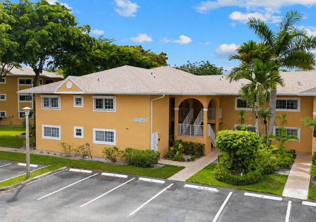 Photo 3 of Condo for sale at 811 Se 4th Avenue #C103, Dania, FL 33004 | MLS# B26039613 | Listing updated on 2026-09-25