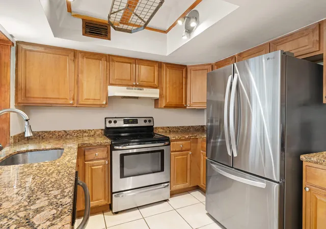 Listing Photo 5 - Condo for sale in building located at 811 Se 4Th Ave, Dania Beach, FL 33004 - Unit #C103