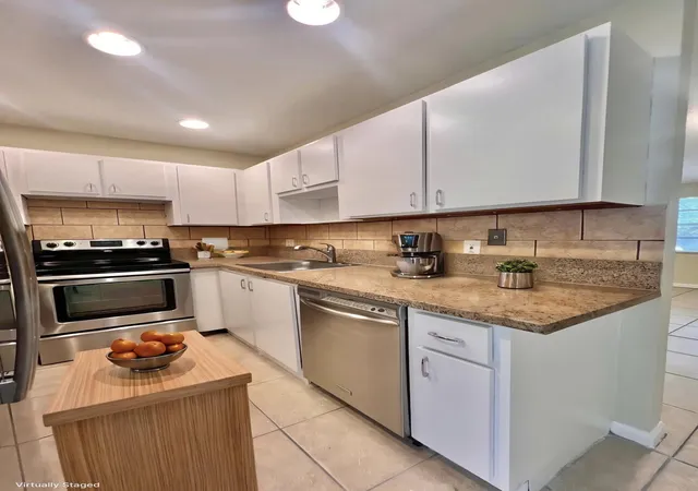 Photo 1 of Sale Pending at 423 Glenwood Dr, West Palm Beach, FL 33415 | MLS# B26039635 | Listing updated on 2026-10-07