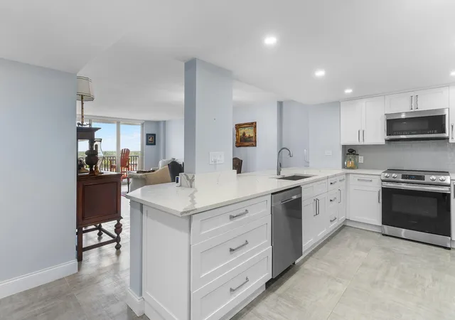 Photo 4 of Condo for sale at 1150 Hillsboro Mile #905, Hillsboro Beach, FL 33062 | MLS# B26039636 | Listing updated on 2026-10-01