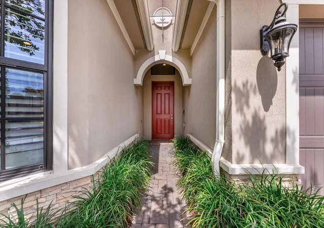 Photo 3 of Sale Pending at 9505 Kalmar Cir W, Parkland, FL 33076 | MLS# B26039698 | Listing updated on 2026-10-06