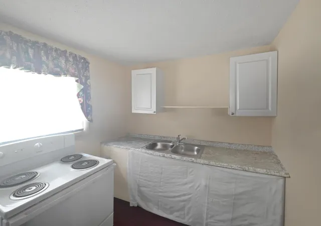 3rd image of 914 N 13th N St, Fort Pierce, FL 34950 | MLS# B26039701