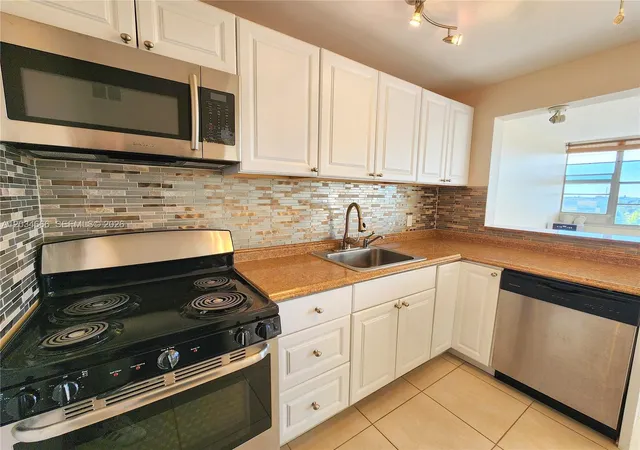 5th image of 2025 Ne 164Th St #503, North Miami Beach, FL 33162 | MLS# A12034666