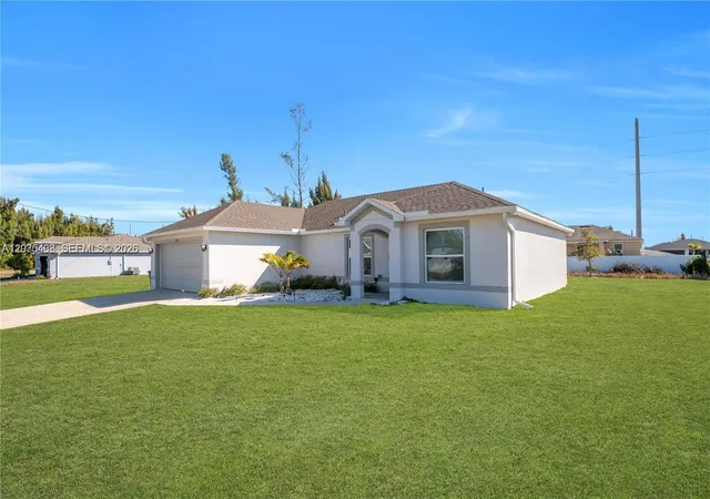 Homes for sale in Cape Coral, FL | 1105 Nw 24th Pl, Cape Coral, FL 33993 | MLS# A12035438