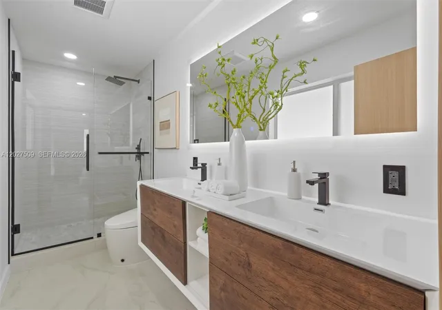 3rd image of 2110 Ne 54Th St, Fort Lauderdale, FL 33308 | MLS# A12027509