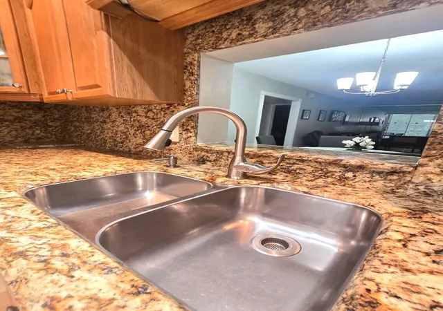 4th image of 2402 Antigua Cir, Coconut Creek, FL 33066