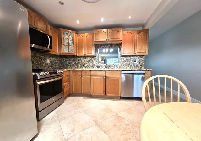 5th image of 2402 Antigua Cir, Coconut Creek, FL 33066