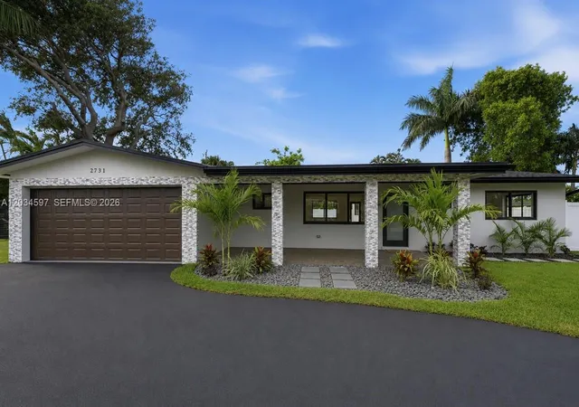 Homes for sale in Lighthouse Point, FL | 2731 Ne 52nd St, Lighthouse Point, FL 33064 | MLS# A12034597