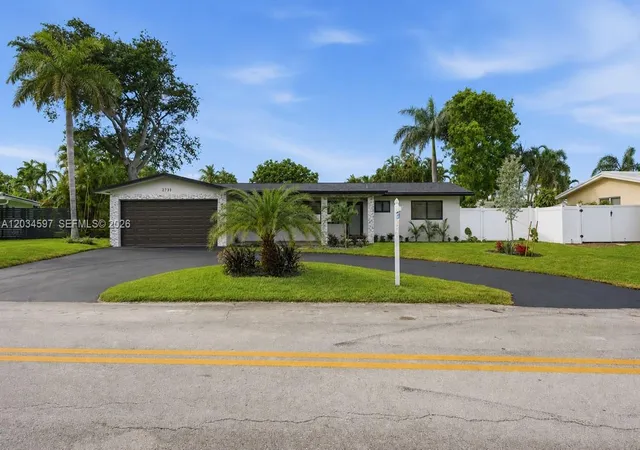 Homes for sale in Lighthouse Point, FL | 2731 Ne 52nd St, Lighthouse Point, FL 33064 | MLS# A12034597
