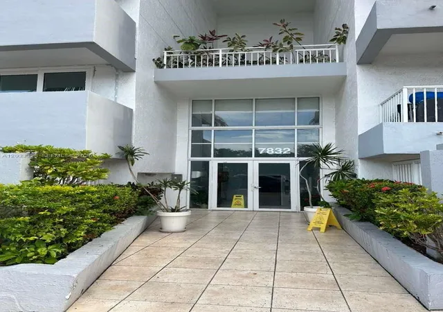 2nd image of 7832 Collins Ave #406, Miami Beach, FL 33141 | MLS# A12033325