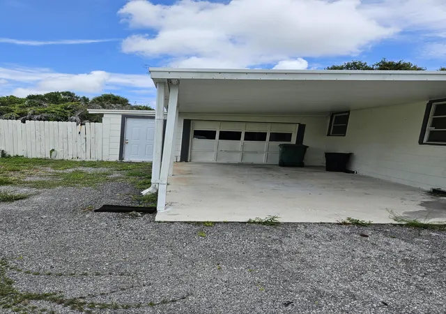3rd image of 2304 S 41st St, Fort Pierce, FL 34950 | MLS# B26039948