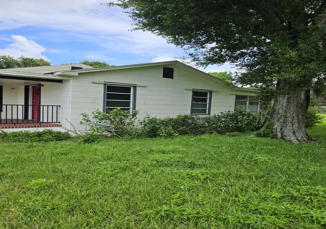 4th image of 2304 S 41st St, Fort Pierce, FL 34950 | MLS# B26039948