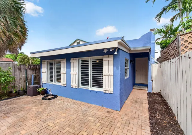 3rd image of 227 N M St, Lake Worth Beach, FL 33460 | MLS# B26039945