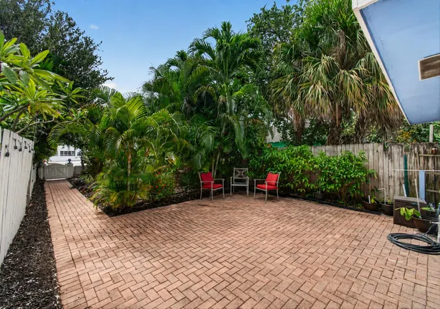 5th image of 227 N M St, Lake Worth Beach, FL 33460 | MLS# B26039945