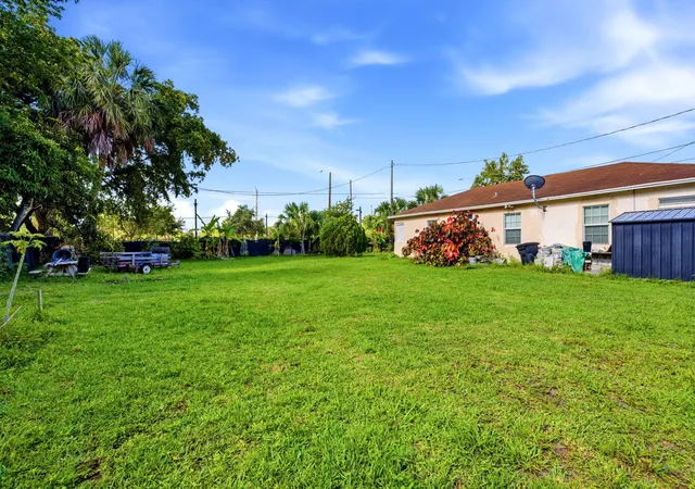 Photo 3 of Single family home for sale at 823 Doctor Martin Luther King Junior Blvd #823, Pompano Beach, FL 33060 | MLS# B26039968 | Listing updated on 2026-10-06