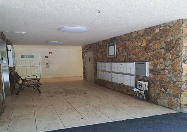 2nd image of 1024 Se 3rd Ave #304, Dania, FL 33004 | MLS# A12035775