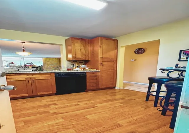4th image of 1024 Se 3Rd Ave, Dania Beach, FL 33004