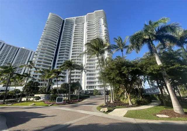 2nd image of 21050 Ne 38th Ave #305, Aventura, FL 33180 | MLS# A12029113