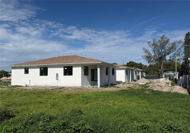 3rd image of 336 Nw 11Th St, Pompano Beach, FL 33060 | MLS# A12034438