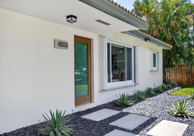 Photo 2 of Single family home for sale at 4800 Ne 15th Terrace, Oakland Park, FL 33334 | MLS# B26040121 | Listing updated on 2026-09-23
