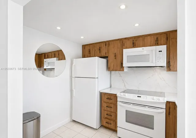 3rd image of 16465 Ne 22Nd Ave #206, North Miami Beach, FL 33160 | MLS# A12033673