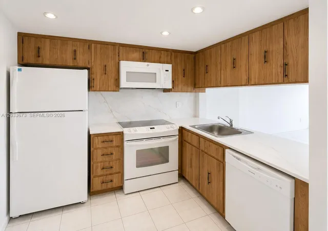 4th image of 16465 Ne 22Nd Ave #206, North Miami Beach, FL 33160 | MLS# A12033673