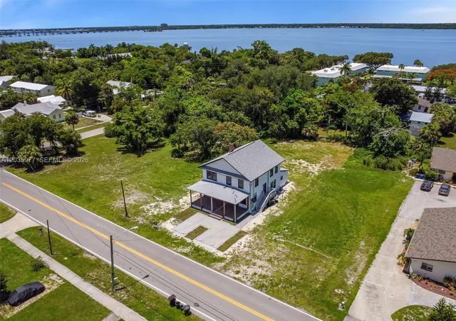 Homes for sale in Fort Myers, FL | 3221 Edgewood, Fort Myers, FL 33916 | MLS# A12035977