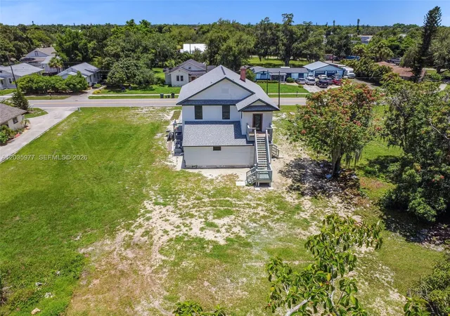 Homes for sale in Fort Myers, FL | 3221 Edgewood, Fort Myers, FL 33916 | MLS# A12035977
