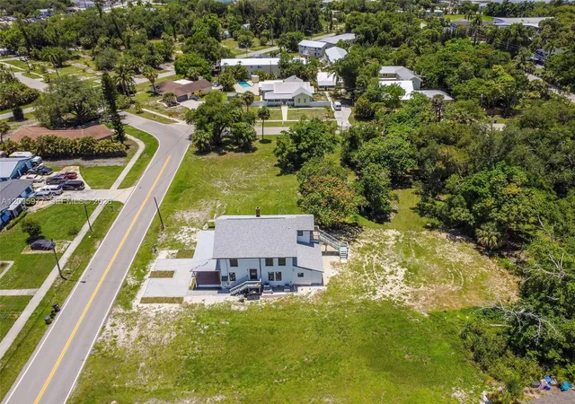 Homes for sale in Fort Myers, FL | 3221 Edgewood, Fort Myers, FL 33916 | MLS# A12035977